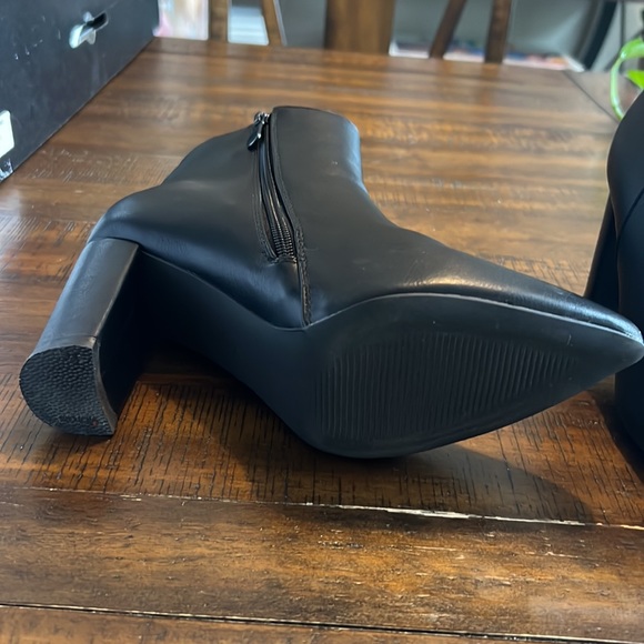 Black Boots - Picture 2 of 2